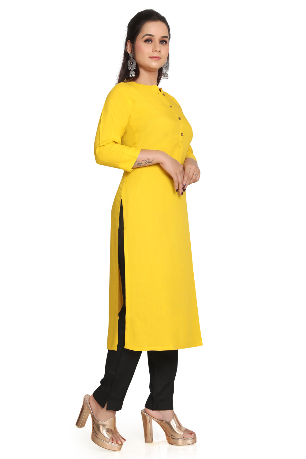 Meniki Women's Rayon Kurti With Wooden Buttons