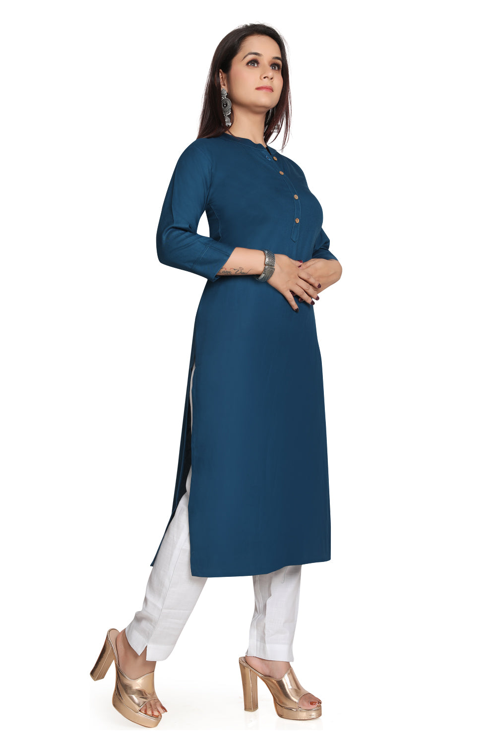 Meniki Women's Rayon Kurti With Wooden Buttons